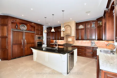 72 Westwood Lane, ON L4C 6Y1