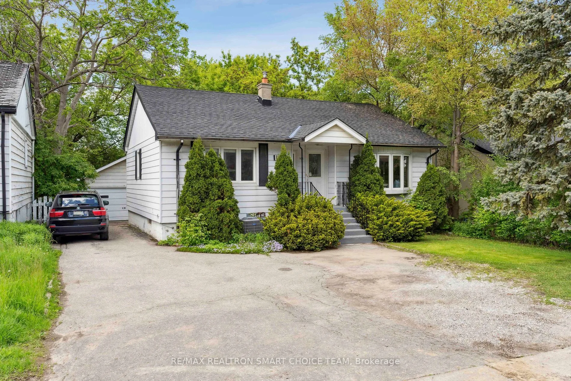 106 Steeles Avenue, ON L3T 1A4