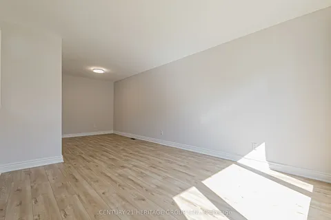 225 Septonne Avenue, ON L3Y 2W5