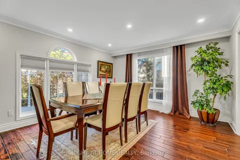 373 Firglen Ridge, ON L4L 1N6