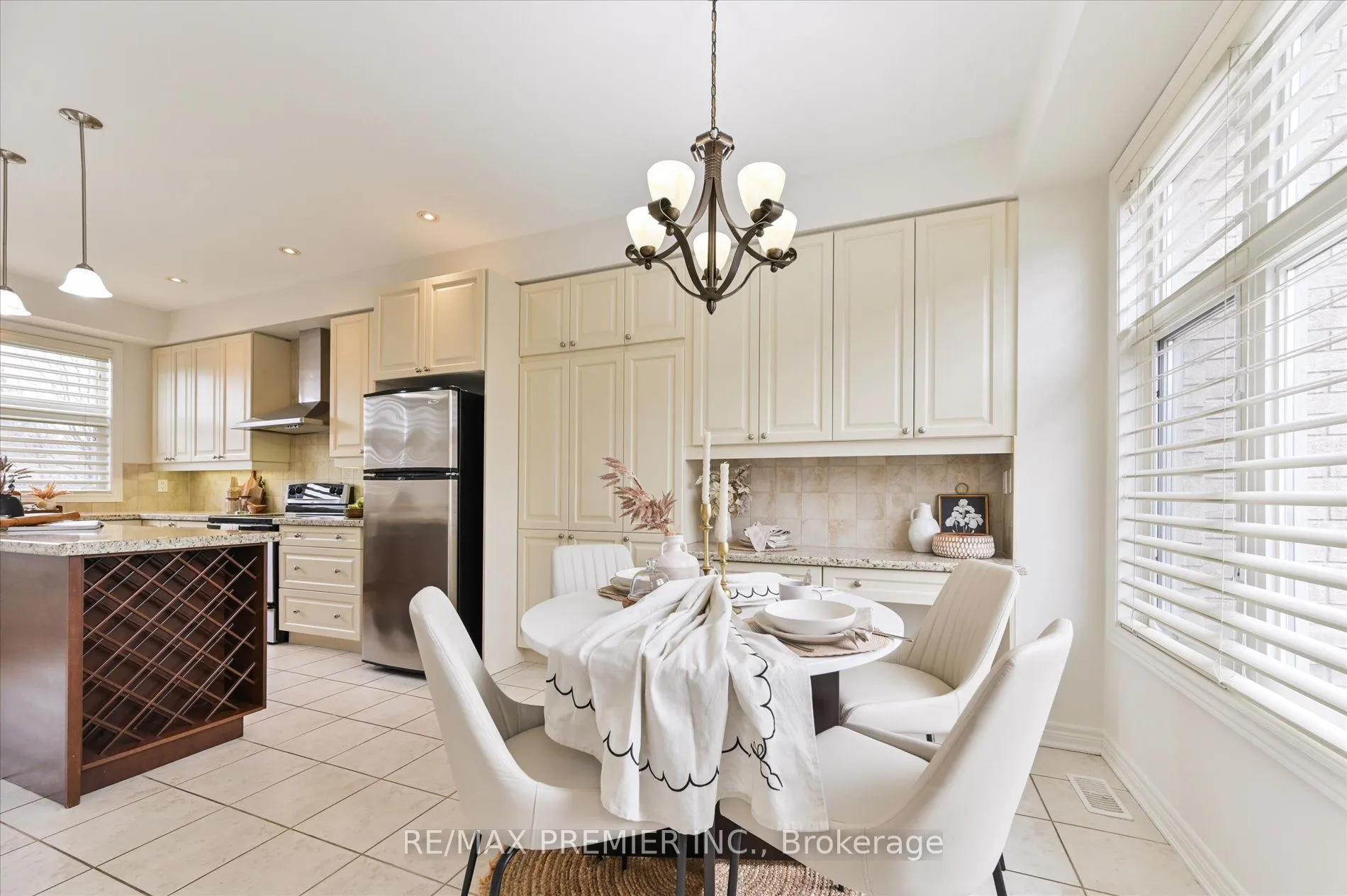 30 Helen Street, ON L4L 3S3