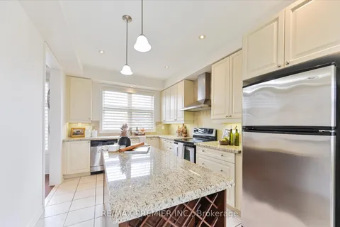 30 Helen Street, ON L4L 3S3