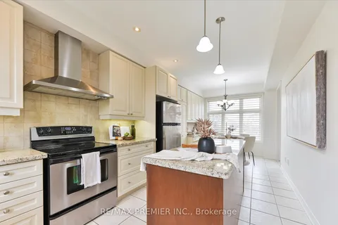 30 Helen Street, ON L4L 3S3