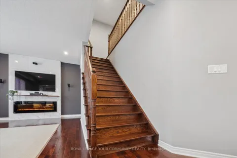 34 Township Avenue, ON L4E 0J8