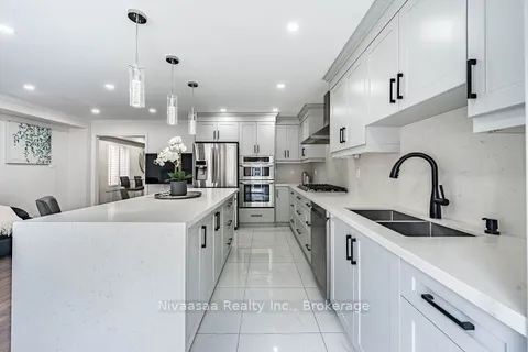 155 Castle Park Boulevard, ON L4H 1X5