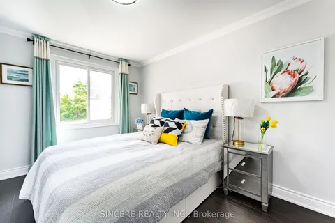 8 Greenbelt Crescent, ON L4C 5R8