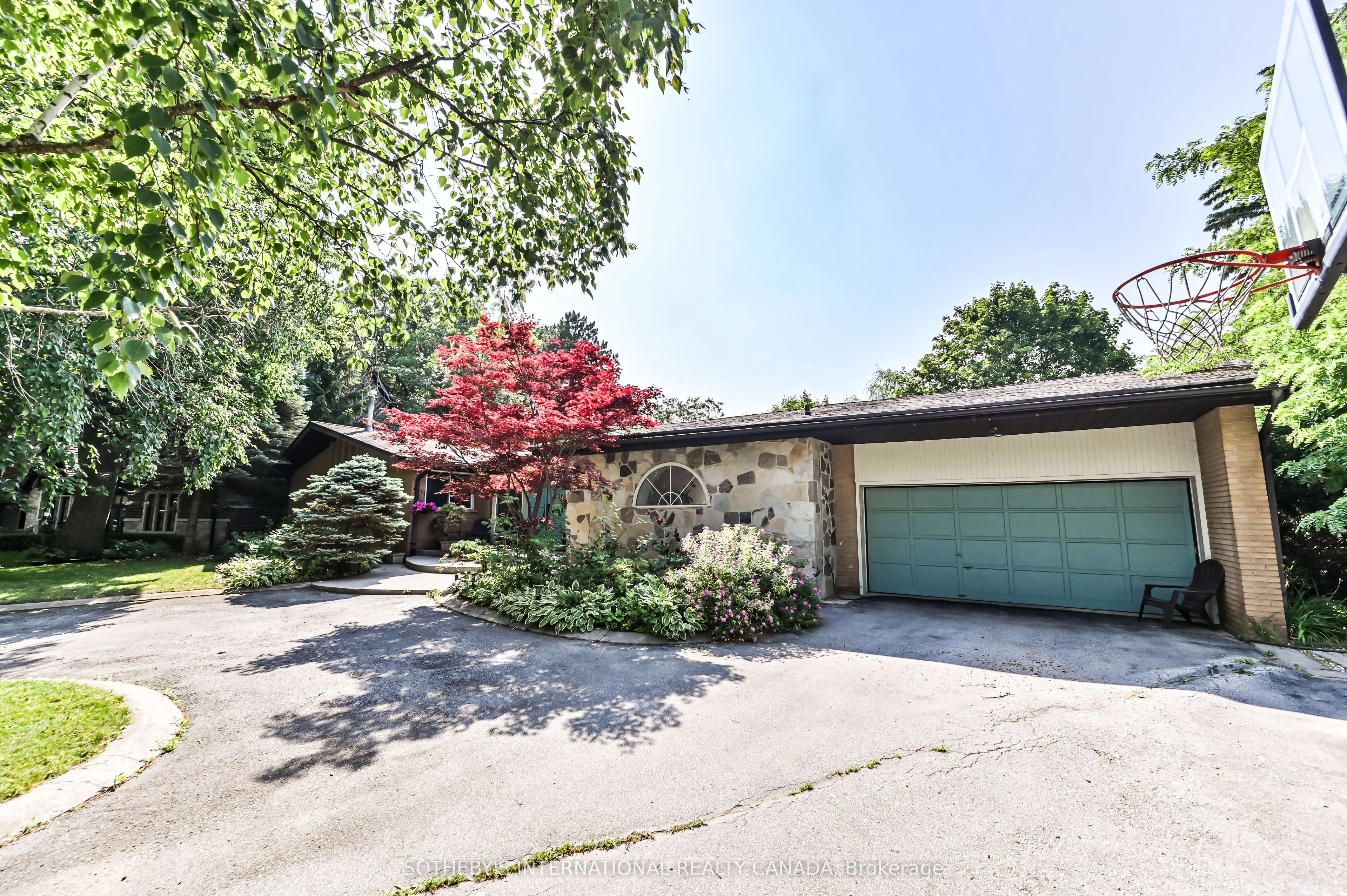 130 Monsheen Drive, ON L4L 2E7