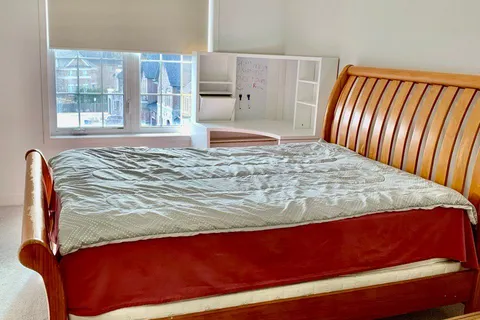 221 Harding Park Street, ON L3Y 0E3