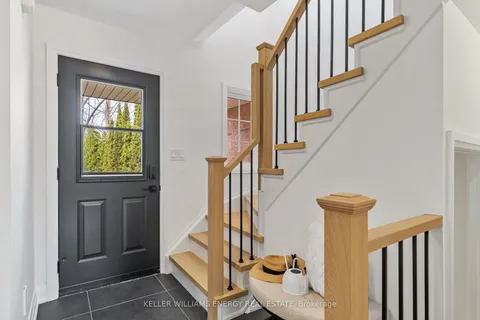 17 Cape Breton Court, ON L4E 3W4
