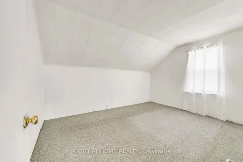 16958 Bayview Avenue, ON L3Y 6M5