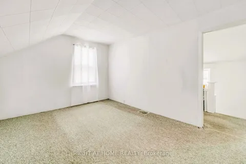 16958 Bayview Avenue, ON L3Y 6M5