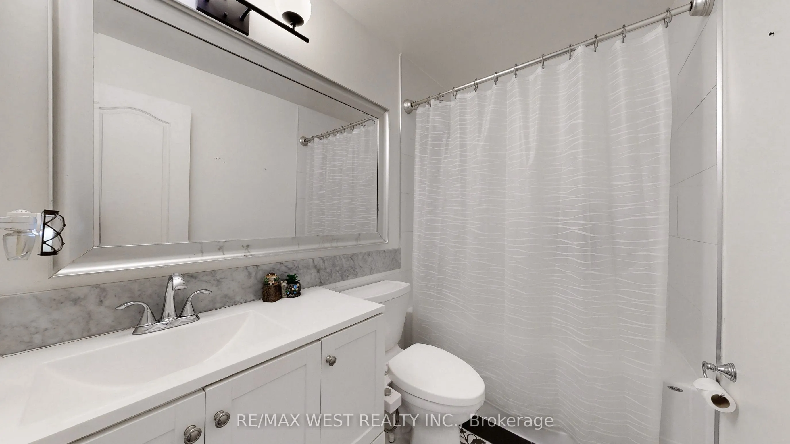 546 Bondi Avenue, ON L3Y 8R5