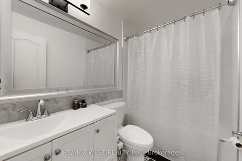 546 Bondi Avenue, ON L3Y 8R5