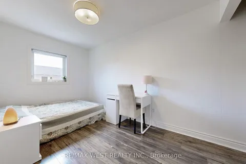 546 Bondi Avenue, ON L3Y 8R5