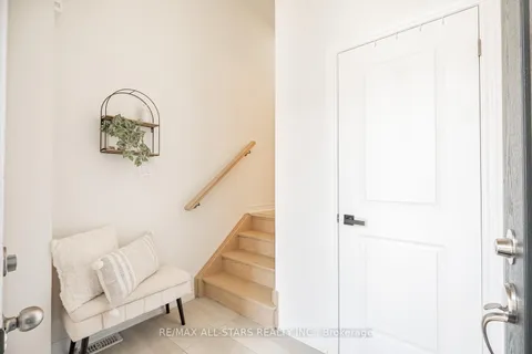 5 Wesmina Avenue, ON L4A 4V9