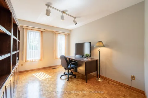 5 Janna Court, ON L3R 8Z3