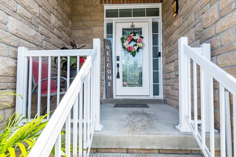 17 Greenwood Drive, ON L3W 0N5