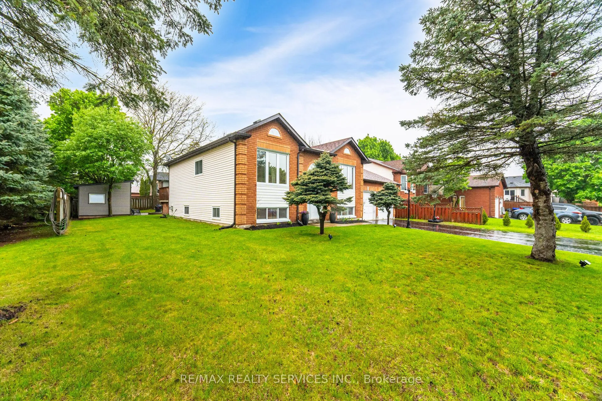 15 Berkar Street, ON L0M 1B3