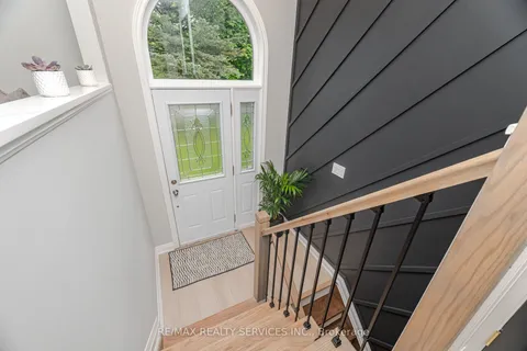 15 Berkar Street, ON L0M 1B3