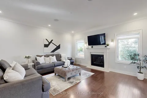 197 King Street, ON L9R 0A8