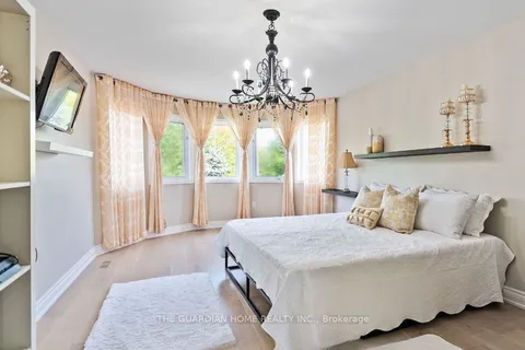 101 Mcclellan Way, ON L4G 6M4
