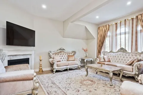 101 Mcclellan Way, ON L4G 6M4
