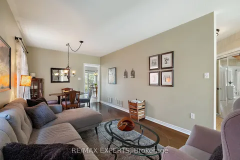 228 Sawmill Valley Drive, ON L3X 2W1