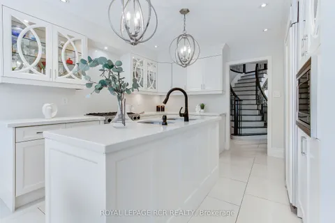 646 Brooker Ridge, ON L3X 1V7