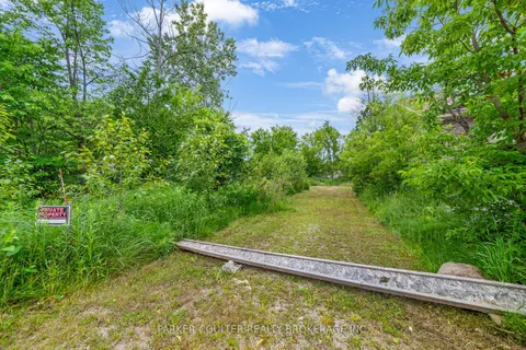 732 Chestnut Street, ON L9S 2H8