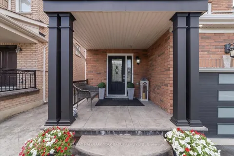 28 West Park Avenue, ON L3Z 0A8