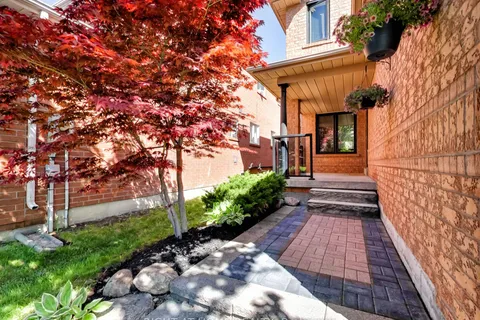 331 Austin Paul Drive, ON L3X 2C2