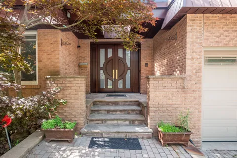 14 Village Squire Lane, ON L3T 1Z9