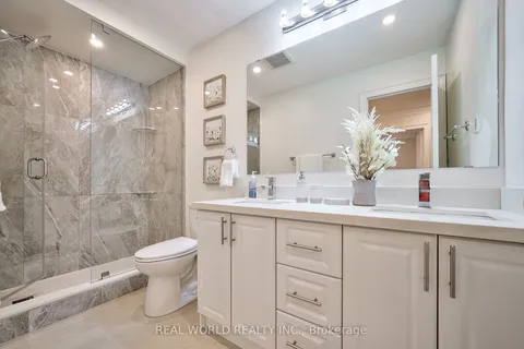 333 Glen Shields Avenue, ON L4K 1T4