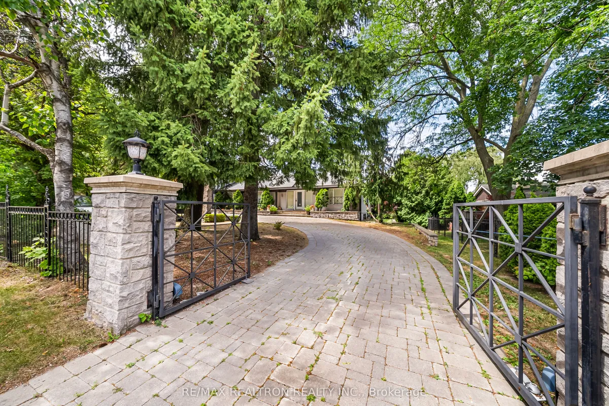 318 Centre Street, ON L4J 1G7