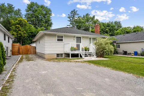212 Bayview Avenue, ON L4P 2T2
