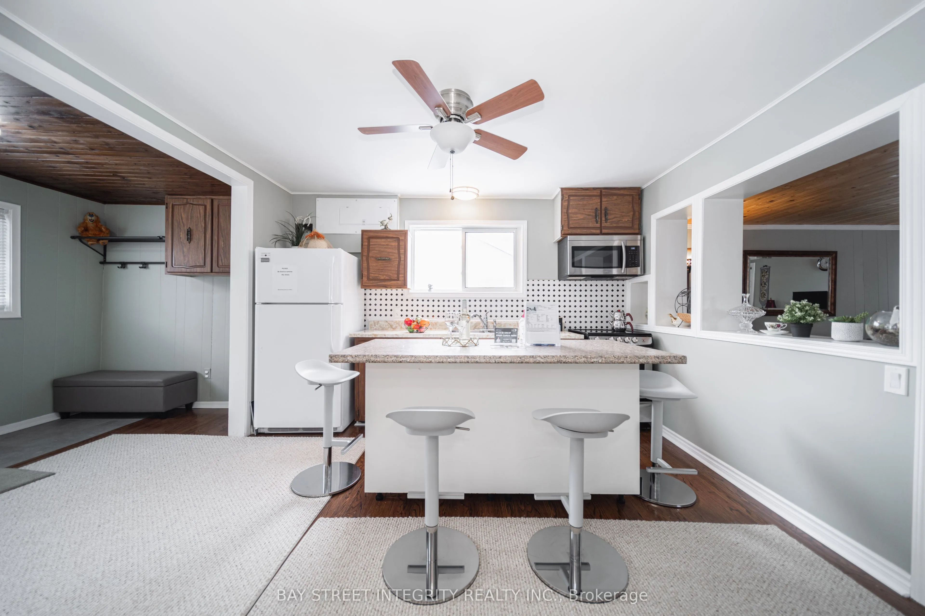 74 De La Salle Boulevard, ON L0E 1S0