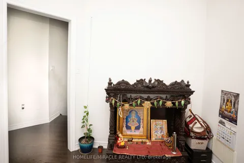 978 Barton Way, ON L9S 0N5