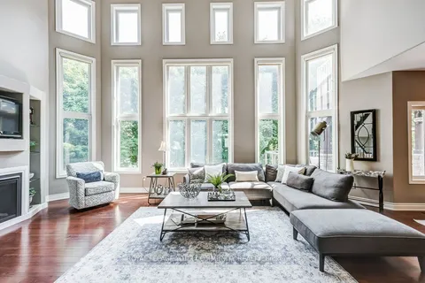 735 Madeline Heights, ON L3X 2J6