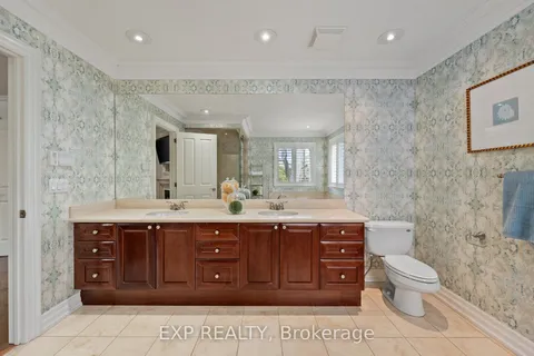 112 Tyler Street, ON L4G 2N3