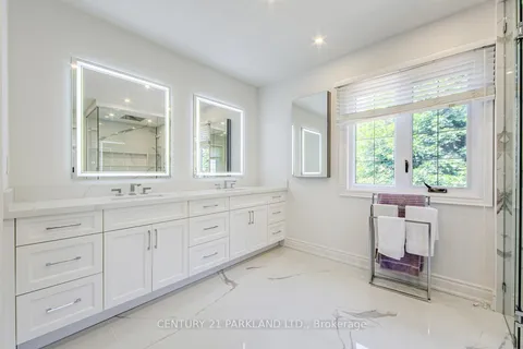 112 Strathearn Avenue, ON L4B 2L2