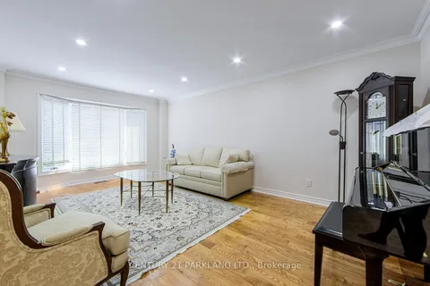 112 Strathearn Avenue, ON L4B 2L2