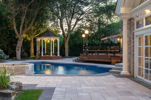 15 Daffodil Avenue, ON L3T 1N2