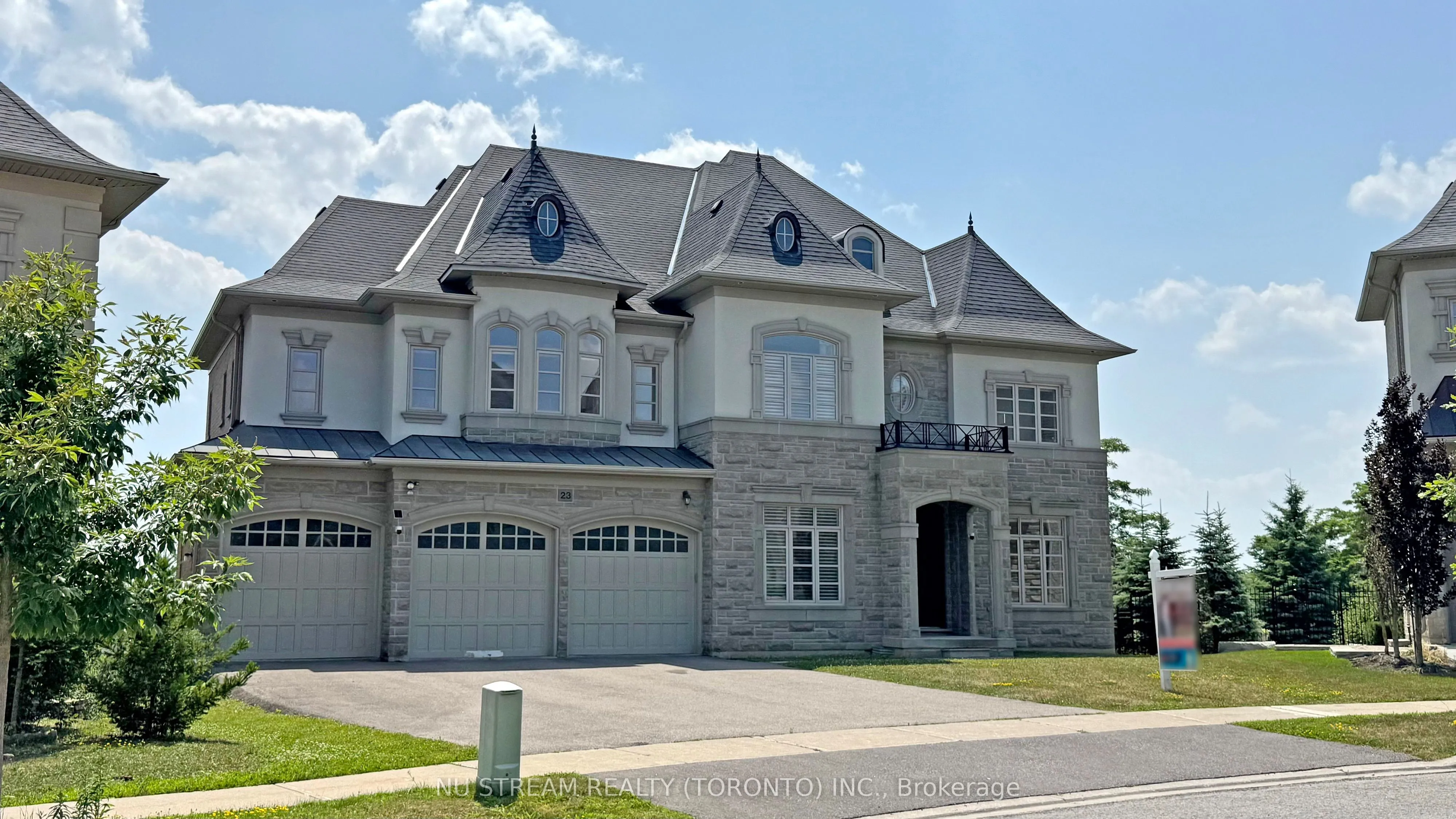 23 Finesse Court, ON L4E 0W7