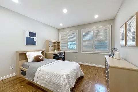 1 Hearthstone Crescent, ON L4B 3E2