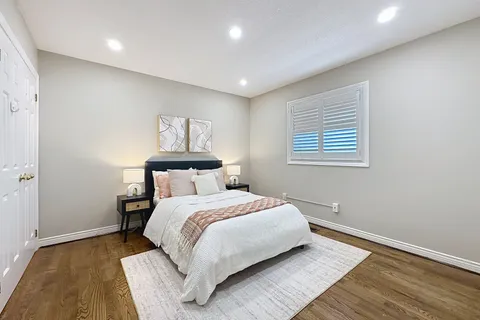 1 Hearthstone Crescent, ON L4B 3E2