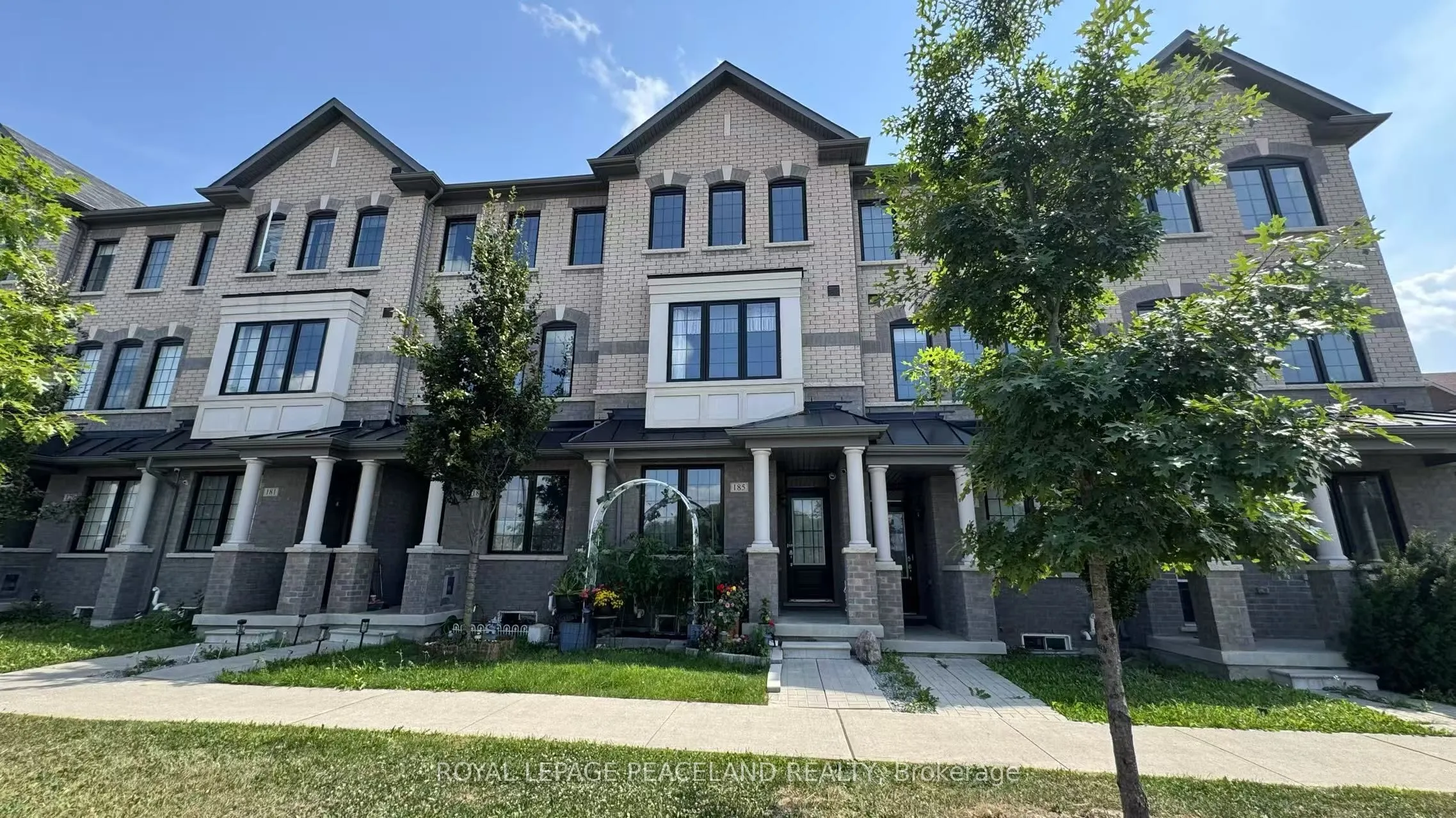 Att/Row/Townhouse 1 bedroom 1 bathroom at 185 Rustle Woods Avenue in Markham - MLS# N12317997