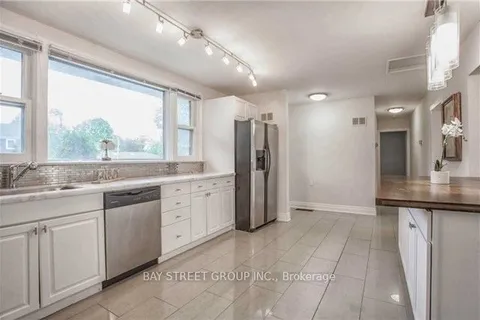 1011 Janette Street, ON L3Y 3C4