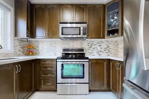 25 D'eva Drive, ON L4J 0E7