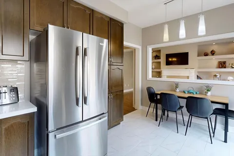 25 D'eva Drive, ON L4J 0E7