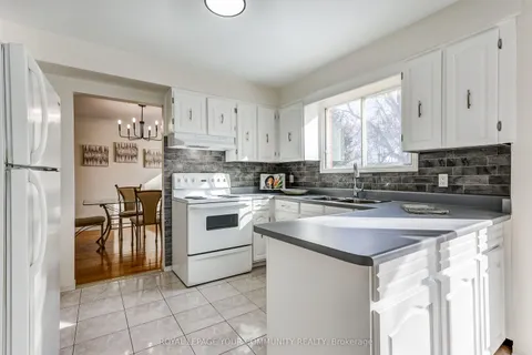 37 Mackay Drive, ON L4C 6N9